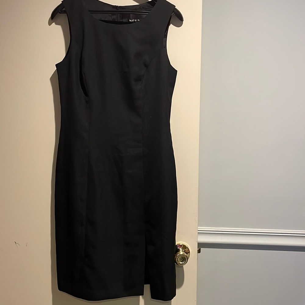 Black sleeveless v neck knee length dress